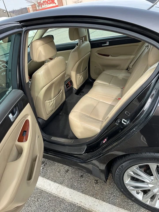 2013 Hyundai Genesis - Image 15 of 19