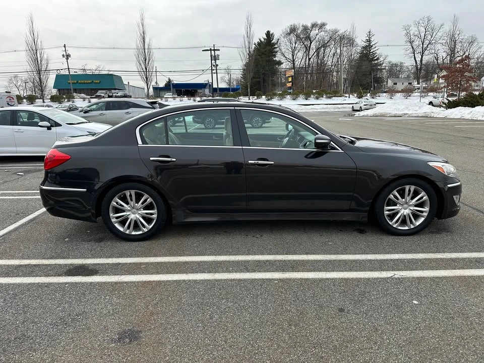 2013 Hyundai Genesis - Image 8 of 19