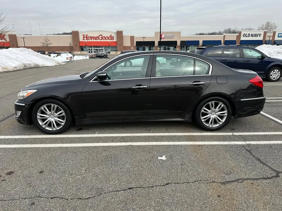 2013 Hyundai Genesis - Image 4 of 19