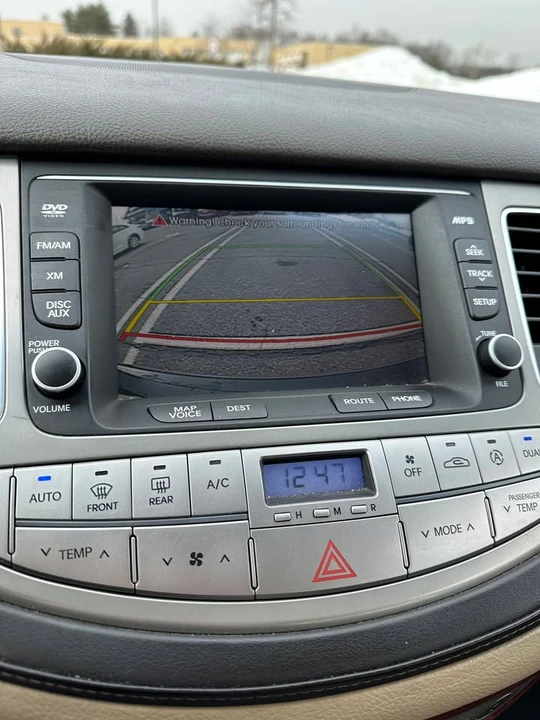 2013 Hyundai Genesis - Image 13 of 19