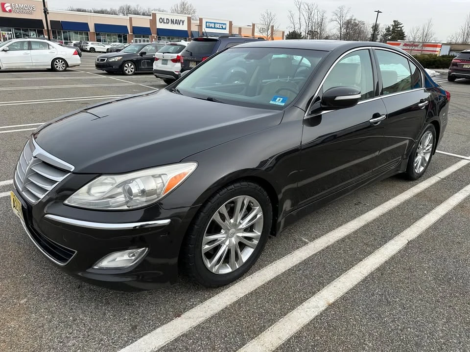 2013 Hyundai Genesis - Image 3 of 19