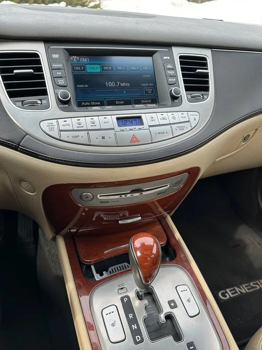 2013 Hyundai Genesis - Image 12 of 19