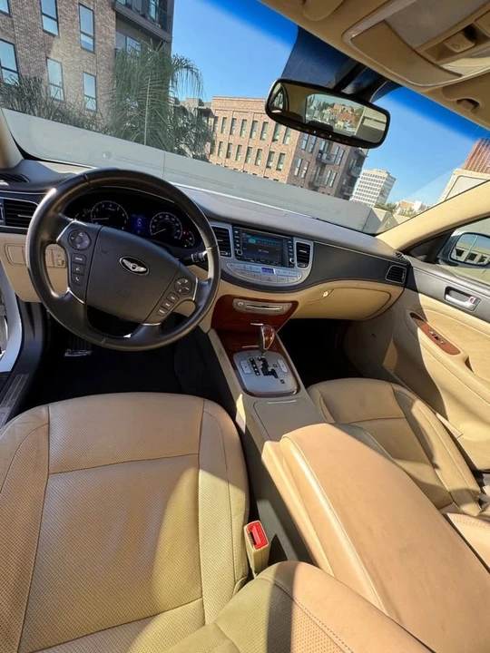 2013 Hyundai Genesis - Image 10 of 20