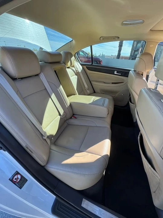 2013 Hyundai Genesis - Image 19 of 20