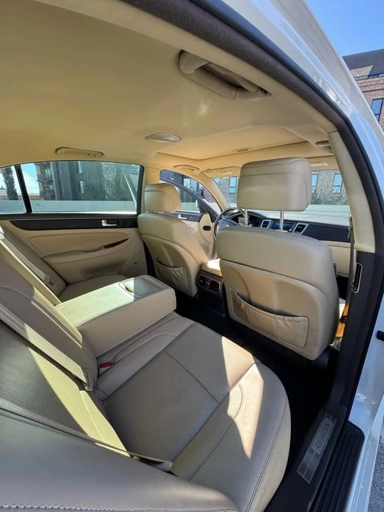 2013 Hyundai Genesis - Image 15 of 20
