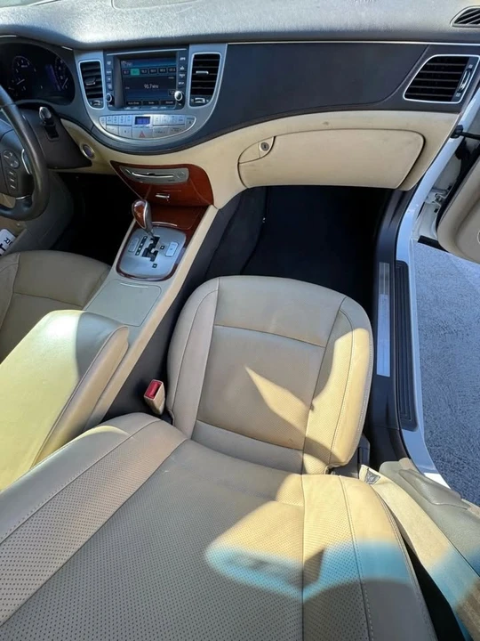 2013 Hyundai Genesis - Image 14 of 20