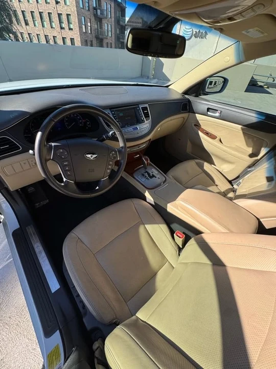 2013 Hyundai Genesis - Image 9 of 20