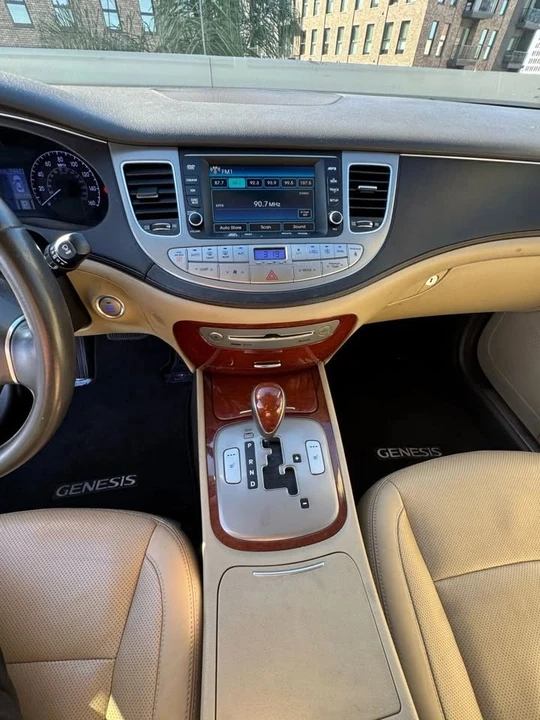 2013 Hyundai Genesis - Image 11 of 20