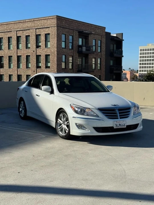 2013 Hyundai Genesis - Image 3 of 20