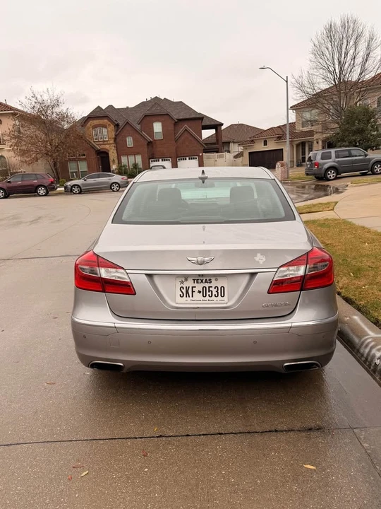 2013 Hyundai Genesis - Image 2 of 3