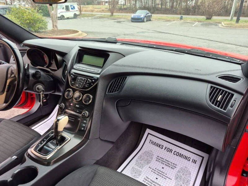 2013 Hyundai Genesis - Image 15 of 20