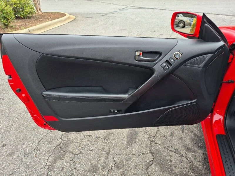 2013 Hyundai Genesis - Image 10 of 20