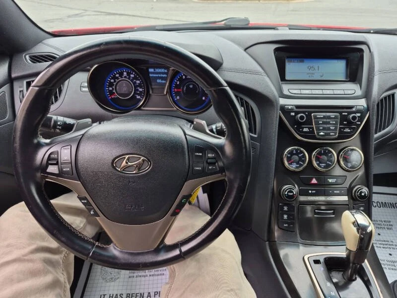 2013 Hyundai Genesis - Image 17 of 20