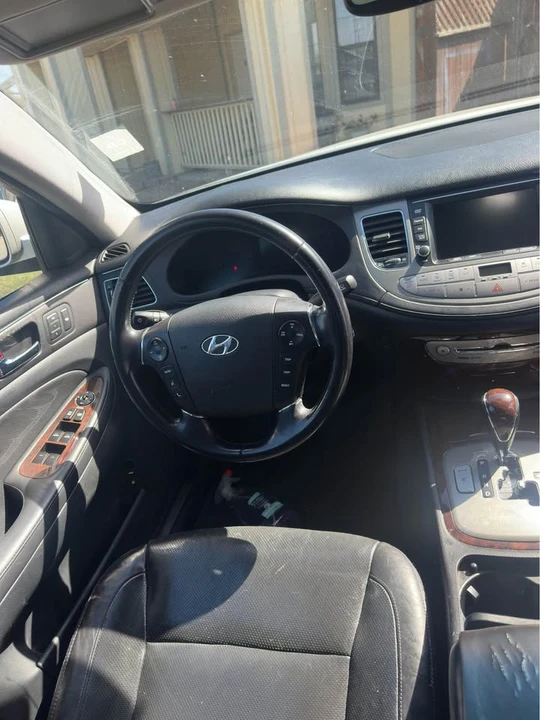 2013 Hyundai Genesis - Image 6 of 10