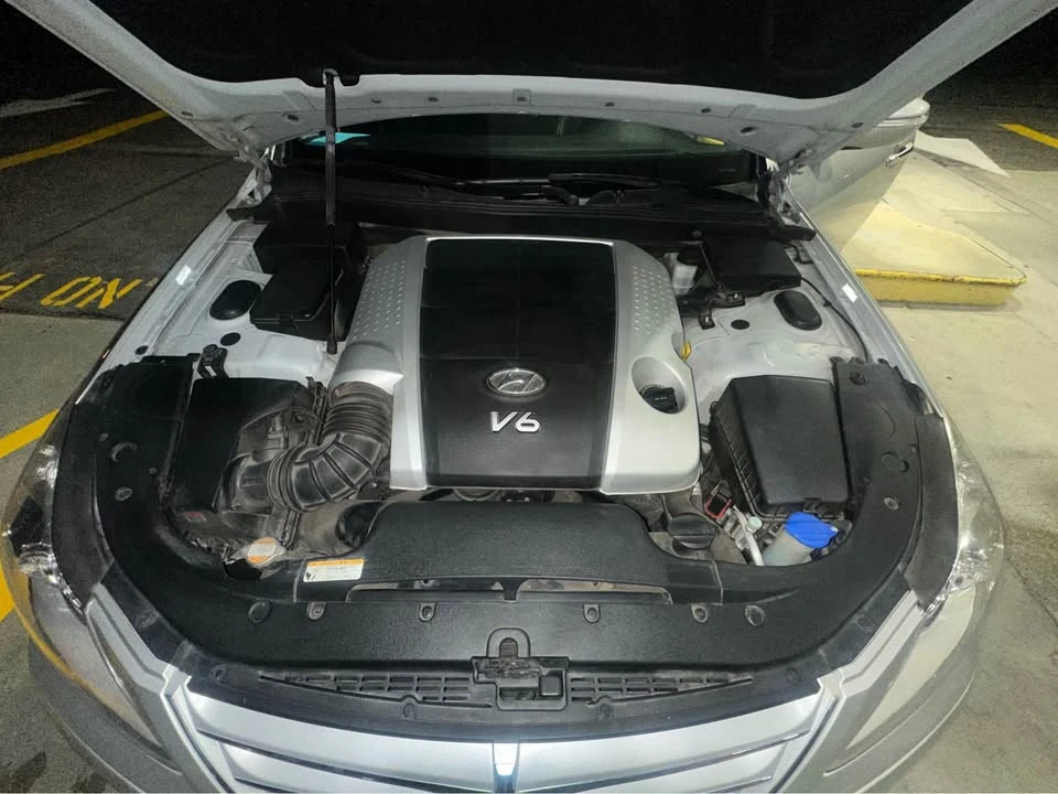 2013 Hyundai Genesis - Image 8 of 10