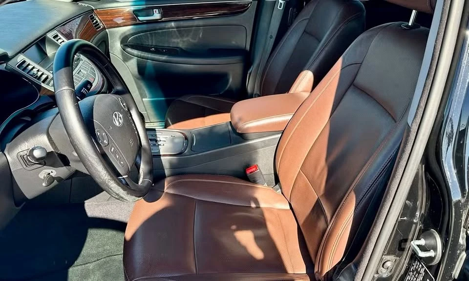 2013 Hyundai Genesis - Image 5 of 6
