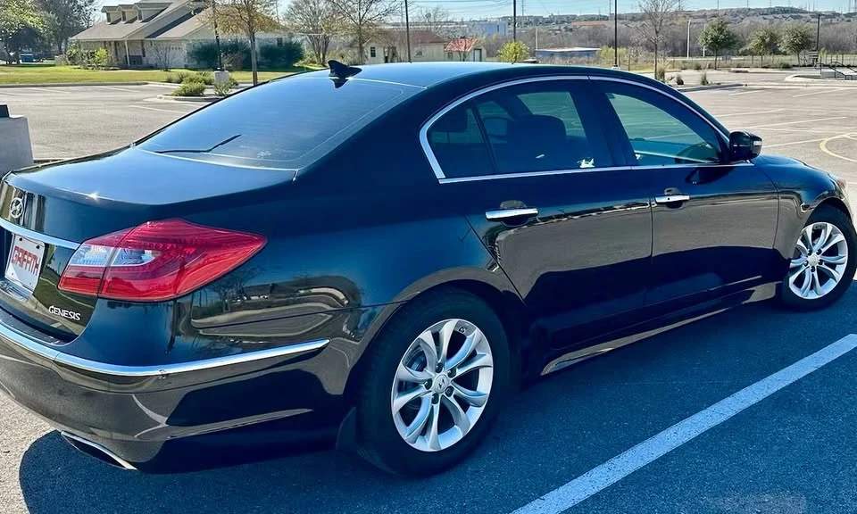 2013 Hyundai Genesis - Image 2 of 6