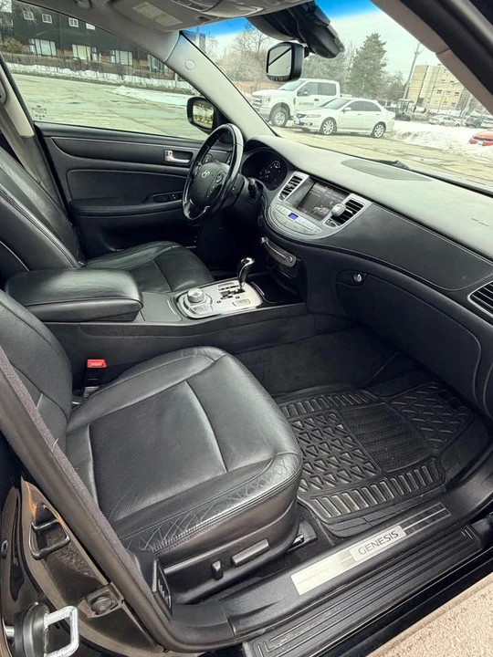 2013 Hyundai Genesis - Image 11 of 18
