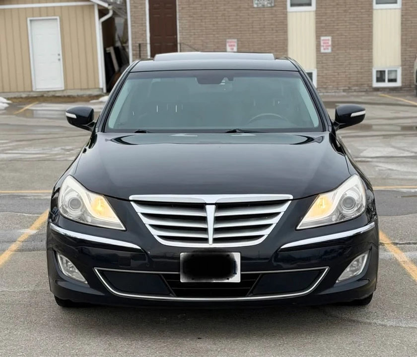 2013 Hyundai Genesis - Image 2 of 18