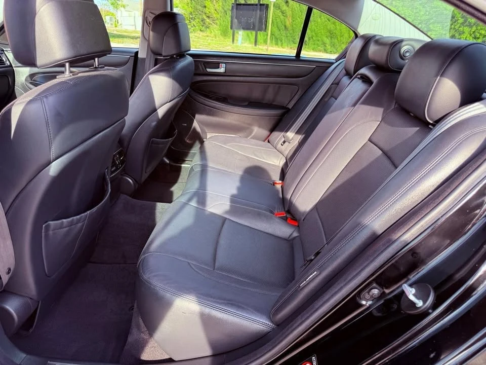2013 Hyundai Genesis - Image 10 of 20