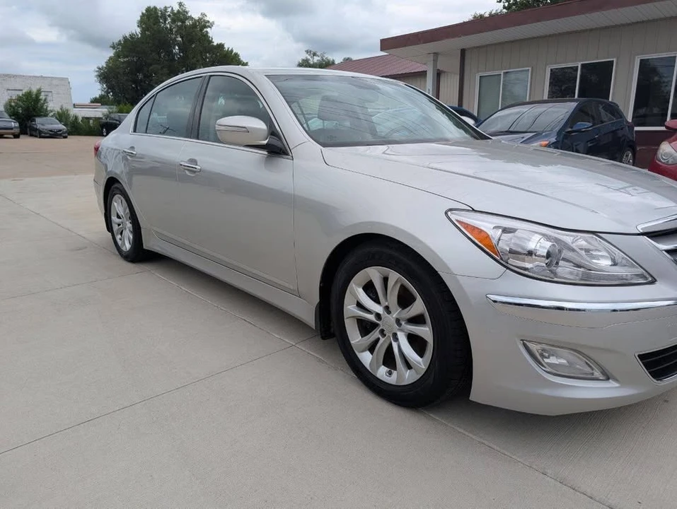 2013 Hyundai Genesis - Image 7 of 20