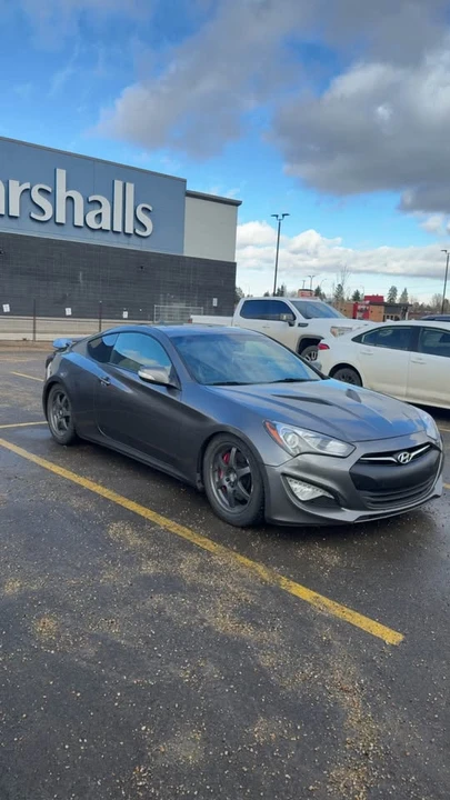 2013 Hyundai Genesis - Image 2 of 4