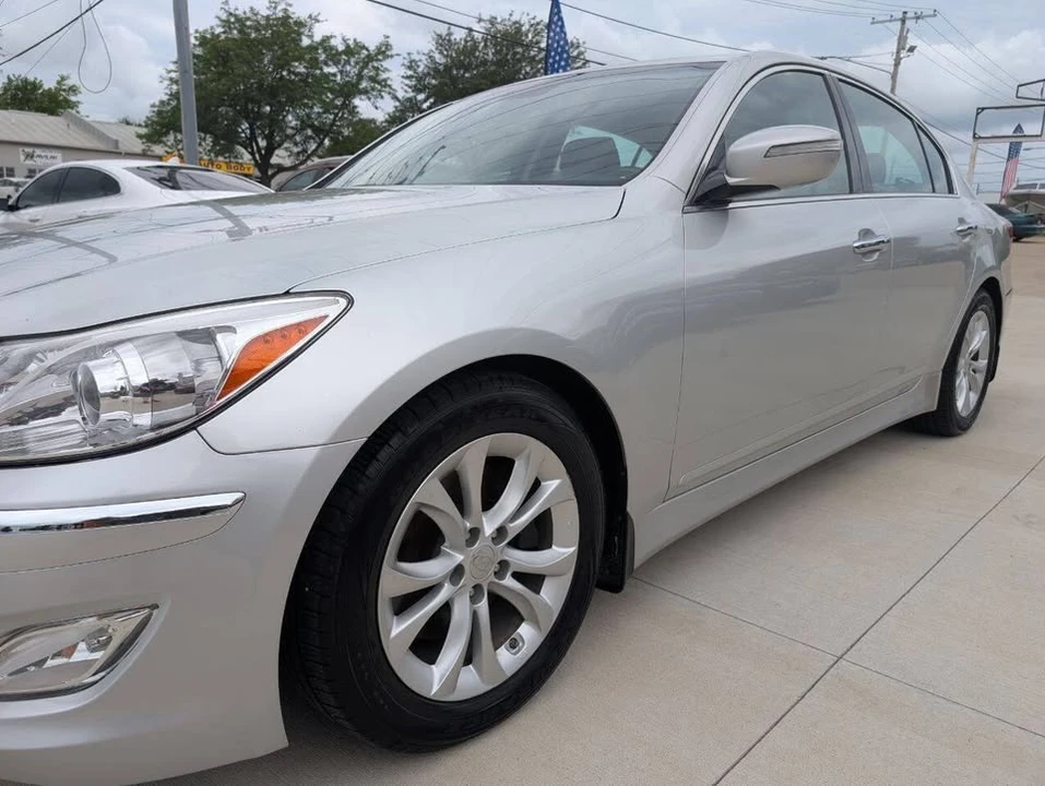2013 Hyundai Genesis - Image 10 of 20