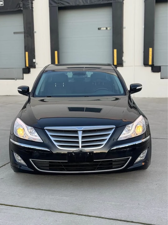 2013 Hyundai Genesis - Image 2 of 18