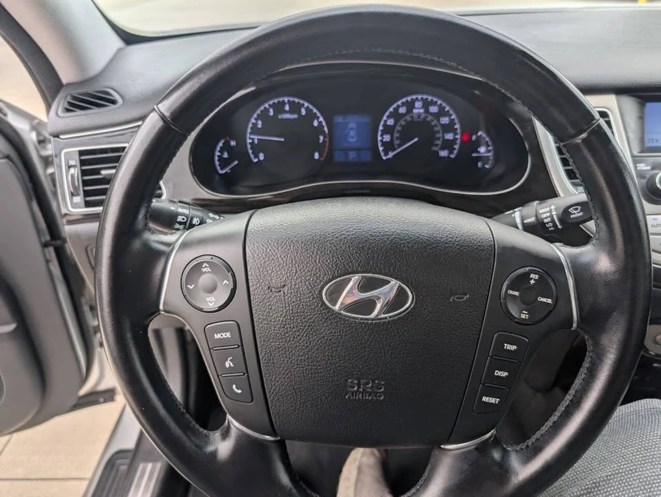 2013 Hyundai Genesis - Image 15 of 20