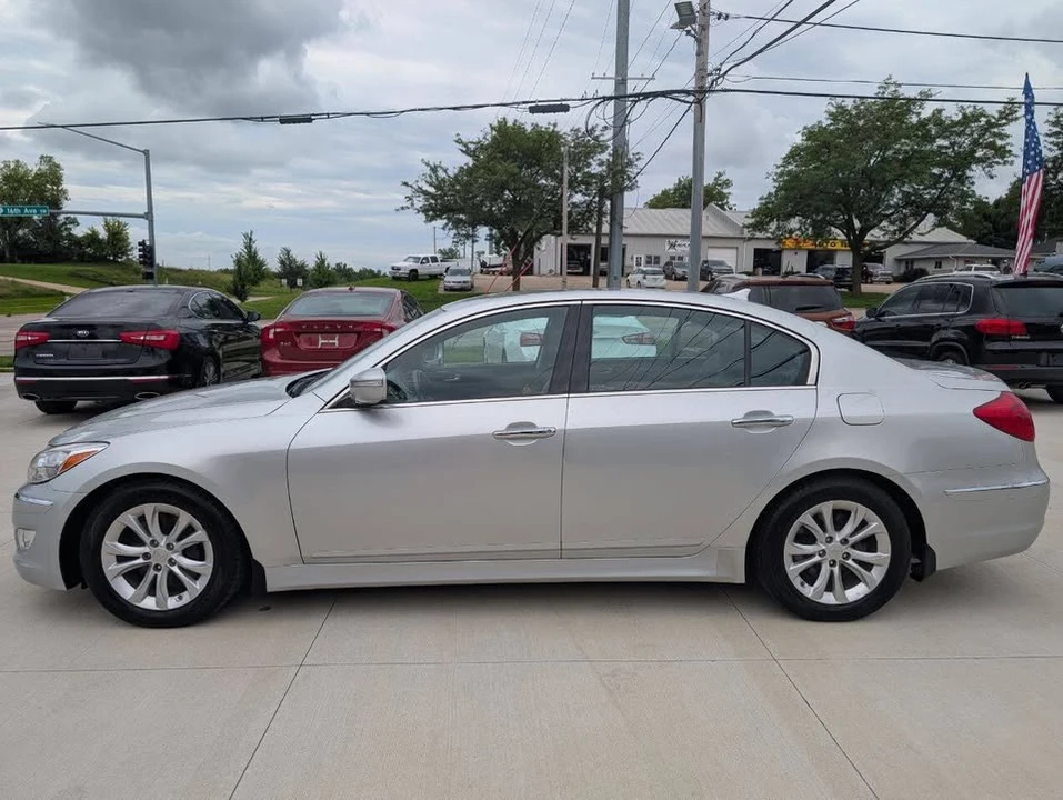 2013 Hyundai Genesis - Image 2 of 20