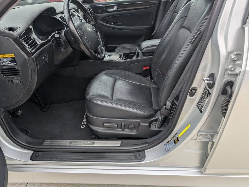 2013 Hyundai Genesis - Image 14 of 20