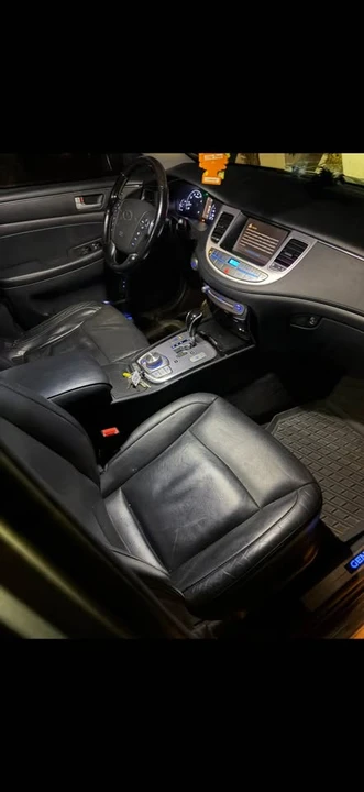 2013 Hyundai Genesis - Image 8 of 10