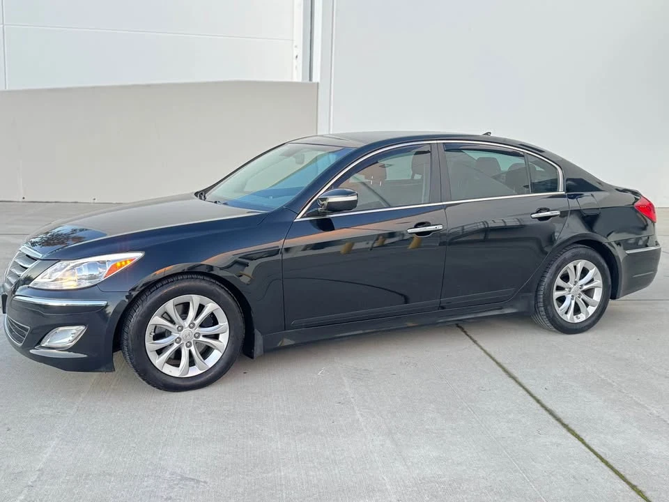 2013 Hyundai Genesis - Image 4 of 18