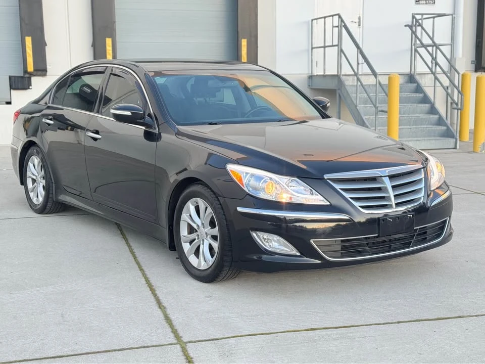 2013 Hyundai Genesis - Image 3 of 18