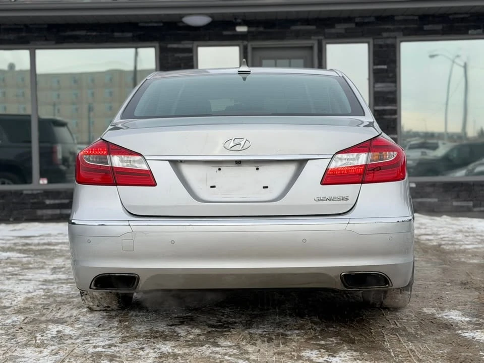 2013 Hyundai Genesis - Image 12 of 13