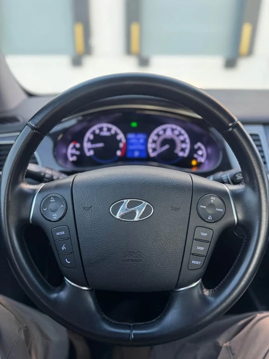 2013 Hyundai Genesis - Image 12 of 18