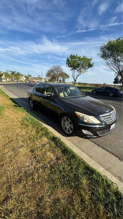 2013 Hyundai Genesis - Image 4 of 15