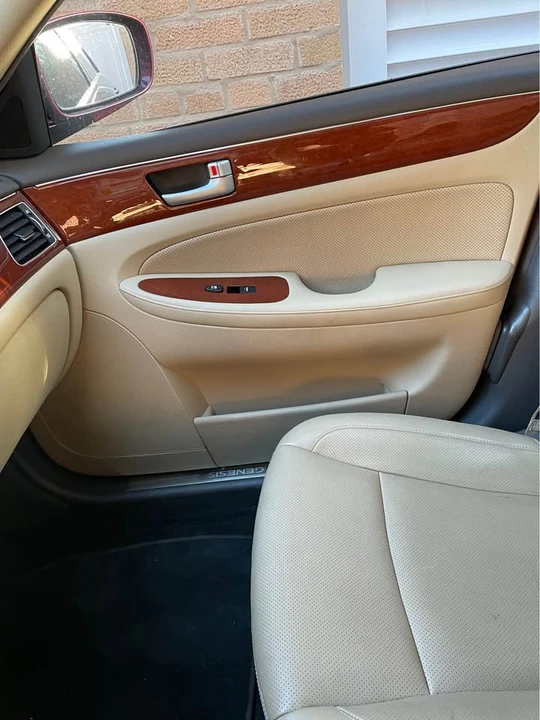 2013 Hyundai Genesis - Image 7 of 10