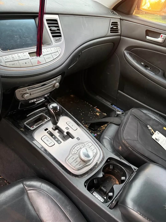 2013 Hyundai Genesis - Image 6 of 10