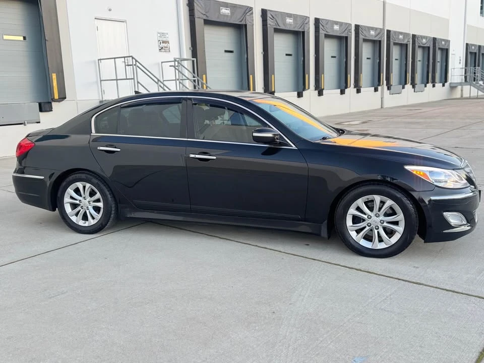 2013 Hyundai Genesis - Image 5 of 18