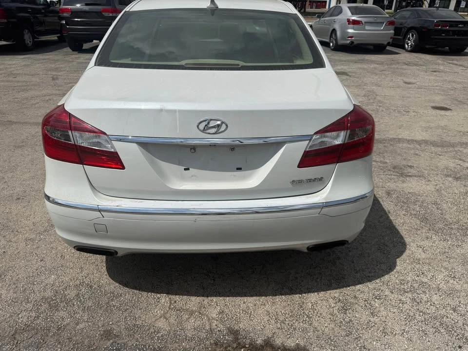 2013 Hyundai Genesis - Image 3 of 10