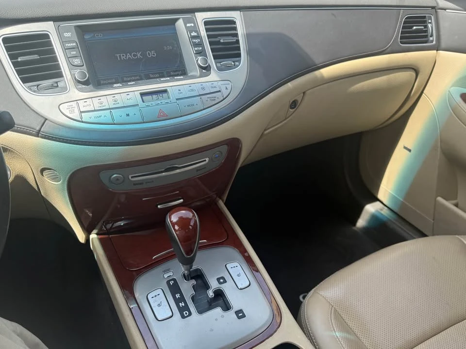 2013 Hyundai Genesis - Image 10 of 10