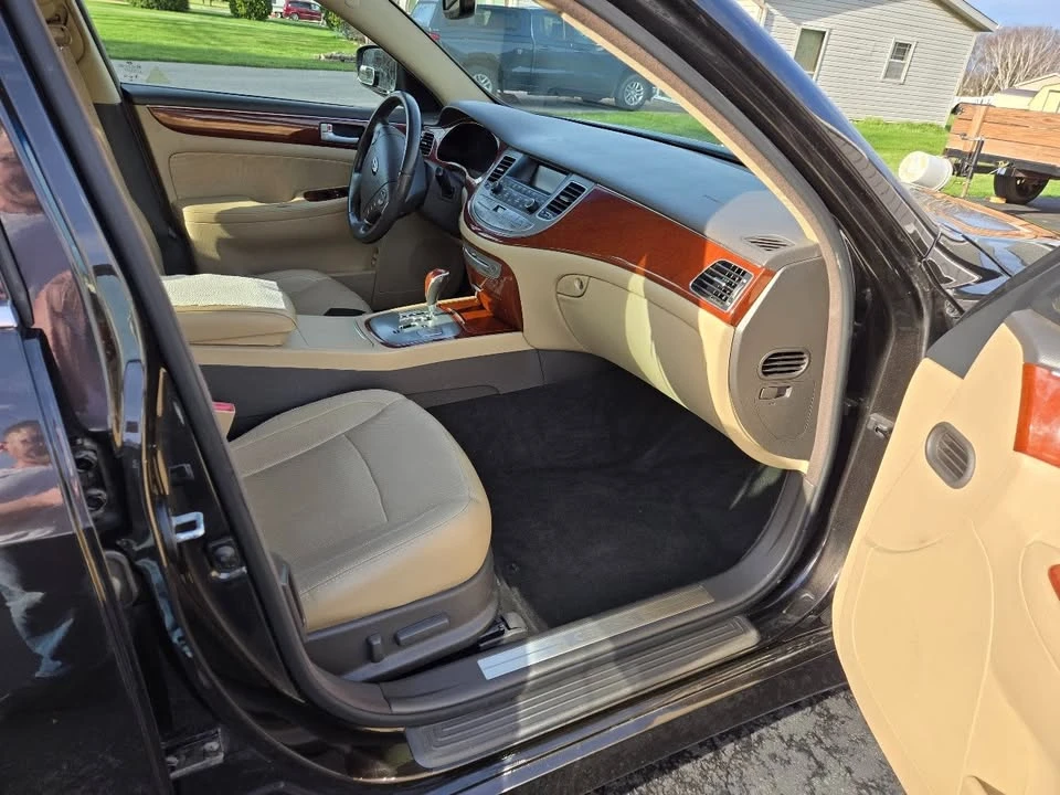2013 Hyundai Genesis - Image 8 of 15