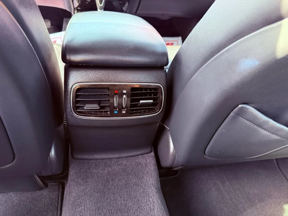 2013 Hyundai Genesis - Image 16 of 18
