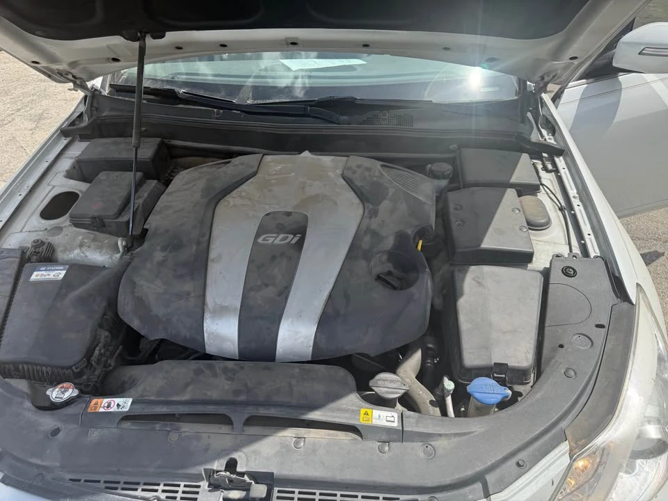 2013 Hyundai Genesis - Image 7 of 10