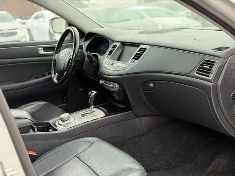 2013 Hyundai Genesis - Image 15 of 18