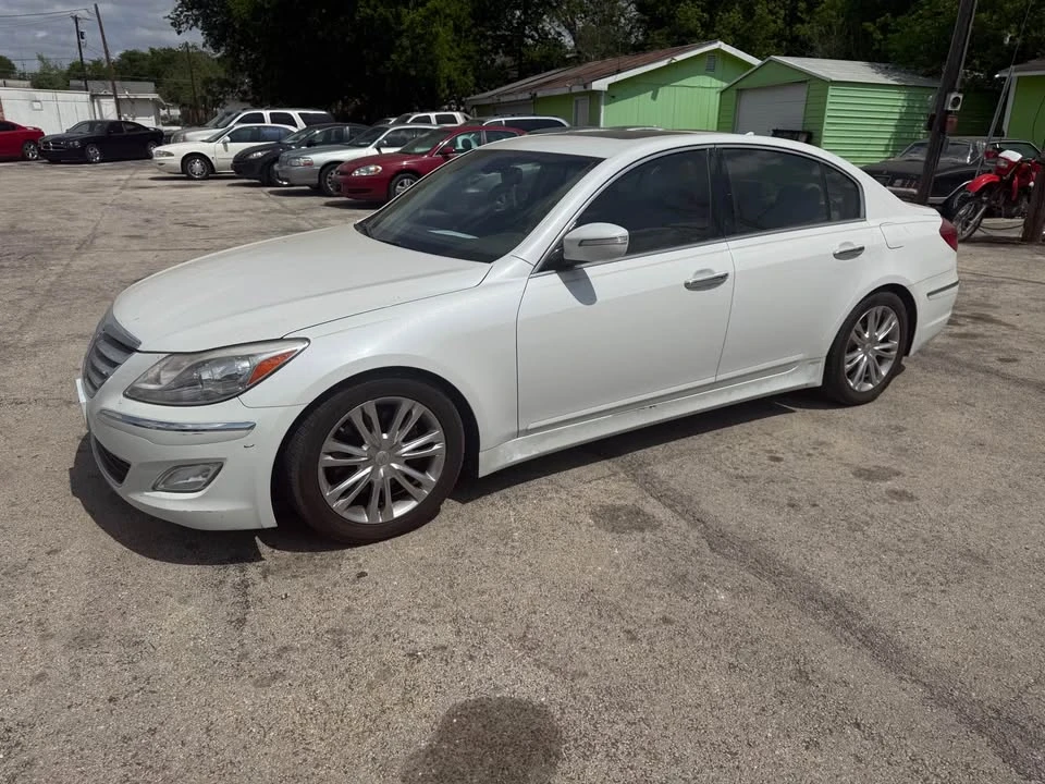 2013 Hyundai Genesis - Image 2 of 10