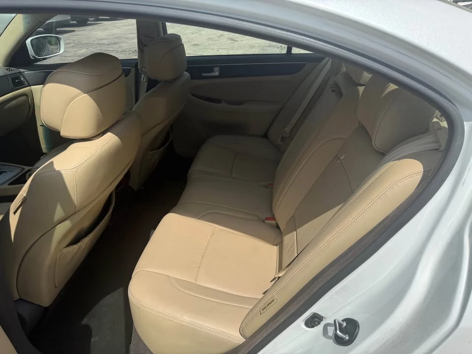 2013 Hyundai Genesis - Image 5 of 10