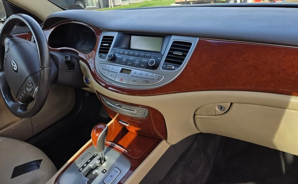 2013 Hyundai Genesis - Image 6 of 15