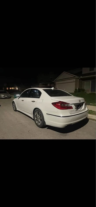 2013 Hyundai Genesis - Image 2 of 4